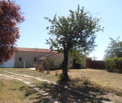 &#8364;350000 - Superb Detached Property With Pool And Gite