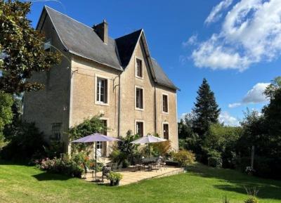 &#8364;550000 - Renovated Manor House And Renovated Barn With Swimming Pool On Over 3 Hectares Of La