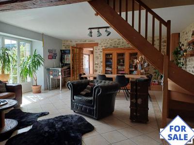 4 Bedrooms - Maison - Pays-de-la-loire - For Rent - P11707