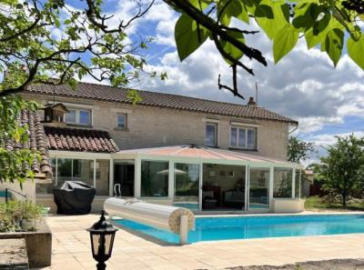 &#8364;350000 - Superb Detached Property With Pool And Gite