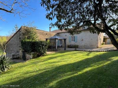 &#8364;315750 - 17th Century Unique \"relais De Poste\" Offering 4 Bedrooms And Heaps Of Character