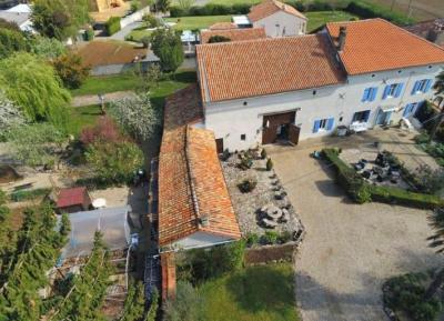 &#8364;336800 - Imposing Stone House With A Superb Garden, Barn And Swimming Pool