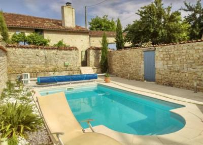 &#8364;319140 - Attractive 4 Bedroom Stone House With Separate Gite And Swimming Pool Near Mansle