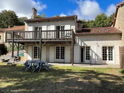 &#8364;265950 - Beautiful Village House On The Edge Of The Charente - Verteuil-sur-charente