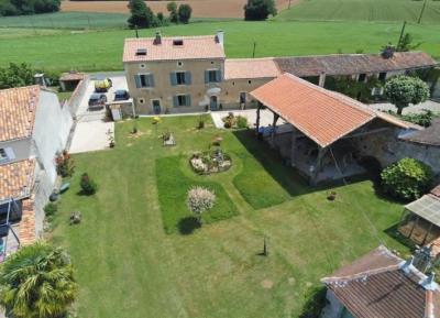 &#8364;349950 - Gorgeous Farmhouse With Beautiful Living Space And Walled Garden