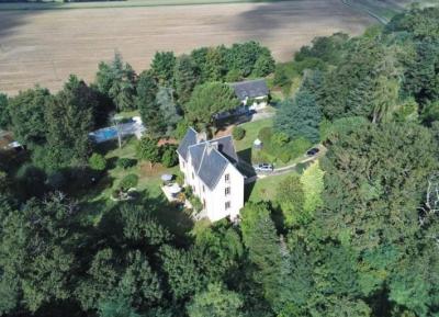 &#8364;550000 - Renovated Manor House And Renovated Barn With Swimming Pool On Over 3 Hectares Of La