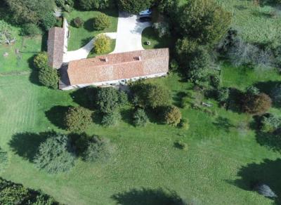 &#8364;271275 - Superb 17th Century \"gentilhommiere\" House With Over 4 Acres Of Land