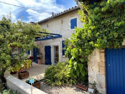 €228700 - Beautiful Charentaise House With A Pleasant Private Courtyard