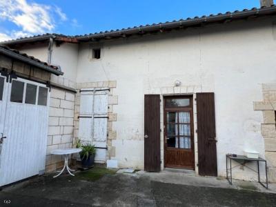 &#8364;91400 - Rental Investment - Group Of 3 Properties Close To The Shops. 2 Already Rented