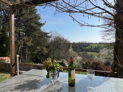 &#8364;123650 - Magnificent Views : 2 Bedroom House With Garden/woodland & River Frontage