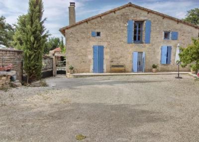 &#8364;319140 - Attractive 4 Bedroom Stone House With Separate Gite And Swimming Pool Near Mansle