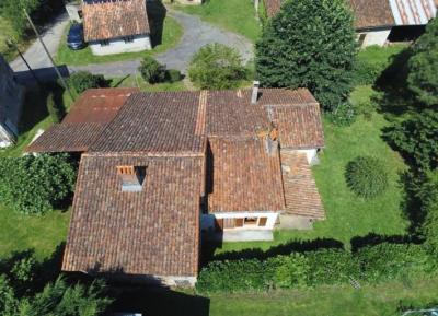 &#8364;112350 - Old Stone House And Outbuildings On 3 Acres