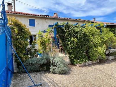 &#8364;228700 - Beautiful Charentaise House With A Pleasant Private Courtyard