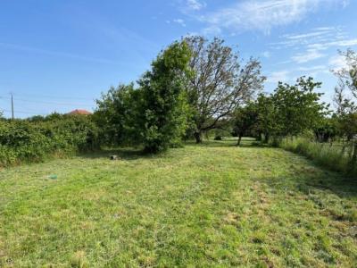 &#8364;65000 - Pretty 3 Bedroom House With Beautiful Garden - Near Nanteuil-en-vallee