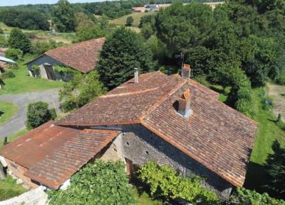 &#8364;112350 - Old Stone House And Outbuildings On 3 Acres