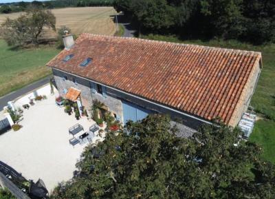 &#8364;234000 - Beautiful Old Detached Stone Property With Barn And Mature Gardens