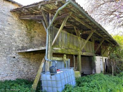 &#8364;24000 - Barn With Orchard Clos In Sauze-vaussais