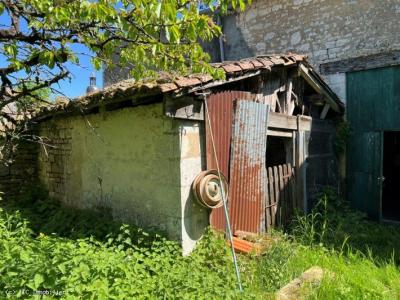 &#8364;24000 - Barn With Orchard Clos In Sauze-vaussais