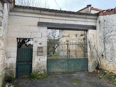 Large Property To Renovate, 15 Minutes From Angouleme.