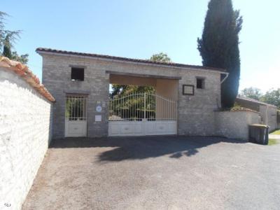 &#8364;350000 - Superb Detached Property With Pool And Gite