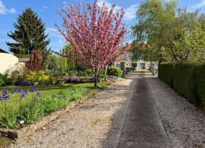 &#8364;336800 - Imposing Stone House With A Superb Garden, Barn And Swimming Pool