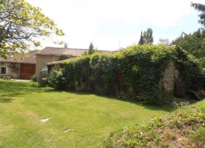 &#8364;234000 - Beautifully Renovated 3 Bedroomed Property