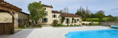 &#8364;494000 - Beautiful 4 Bedroom House With Over One Hectare Of Land And Swimming Pool