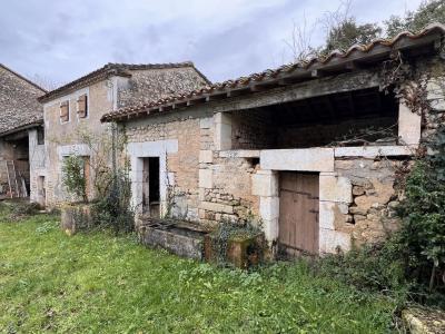 Large Property To Renovate, 15 Minutes From Angouleme.