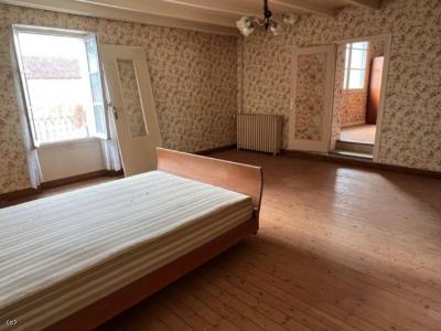 &#8364;60000 - Village House With Large Outbuilding At Rear