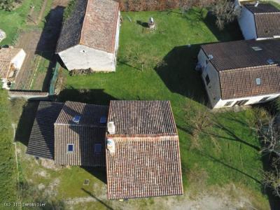 &#8364;117000 - Old 3-bedroom House + 2 Houses To Renovate With Garden And Outbuilding