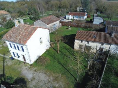 &#8364;117000 - Old 3-bedroom House + 2 Houses To Renovate With Garden And Outbuilding