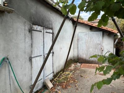 &#8364;60000 - Village House With Large Outbuilding At Rear