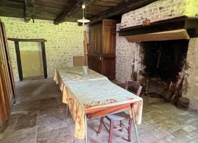 &#8364;112350 - Old Stone House And Outbuildings On 3 Acres