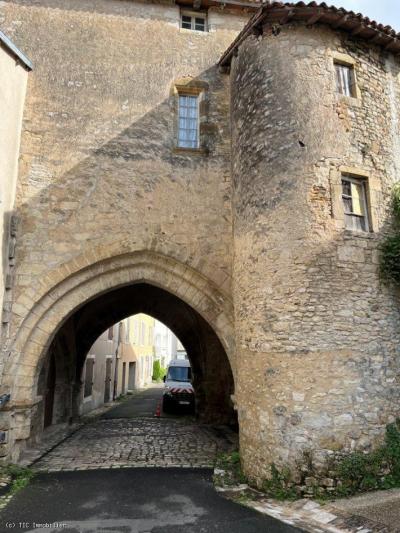 &#8364;50000 - 2 Bedroom Stone House With Garage In A Delightful Town