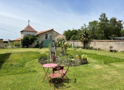 &#8364;349950 - Gorgeous Farmhouse With Beautiful Living Space And Walled Garden