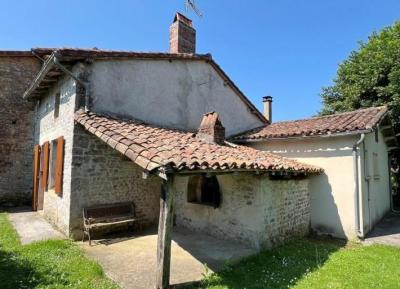 &#8364;112350 - Old Stone House And Outbuildings On 3 Acres