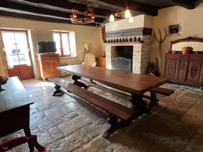 &#8364;180850 - An Attractive 5 Bedroom House With Garden And A Riverside Plot