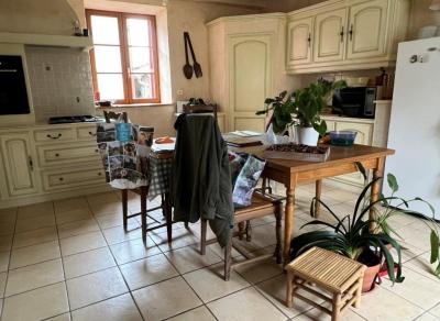 &#8364;180300 - Beautiful Farmhouse With Outbuildings And Flower-filled Courtyard