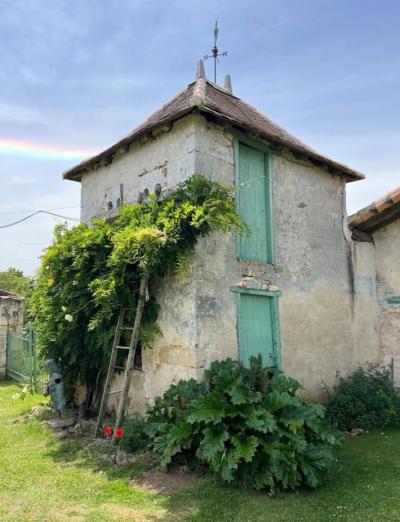 &#8364;349950 - Gorgeous Farmhouse With Beautiful Living Space And Walled Garden