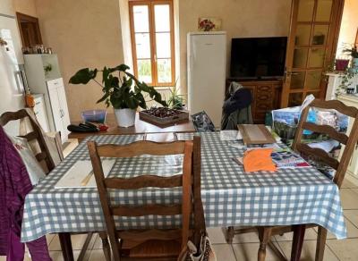 &#8364;180300 - Beautiful Farmhouse With Outbuildings And Flower-filled Courtyard