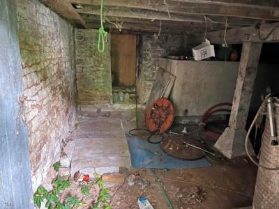 &#8364;60000 - Village House With Large Outbuilding At Rear