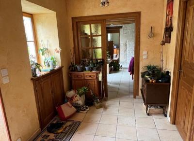 &#8364;180300 - Beautiful Farmhouse With Outbuildings And Flower-filled Courtyard