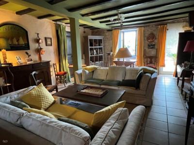 &#8364;228700 - Beautiful Charentaise House With A Pleasant Private Courtyard