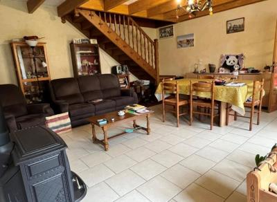 &#8364;180300 - Beautiful Farmhouse With Outbuildings And Flower-filled Courtyard