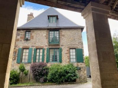 Rare Maison De Caractere Avec Terrasse En Plein Coeur De Fresnay,