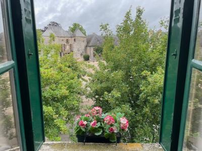 Rare Maison De Caractere Avec Terrasse En Plein Coeur De Fresnay,