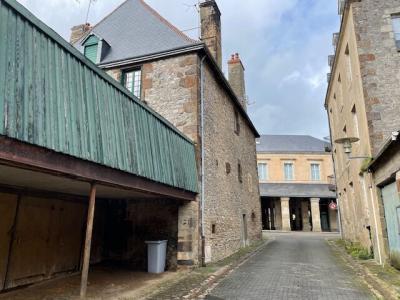 Rare Maison De Caractere Avec Terrasse En Plein Coeur De Fresnay,