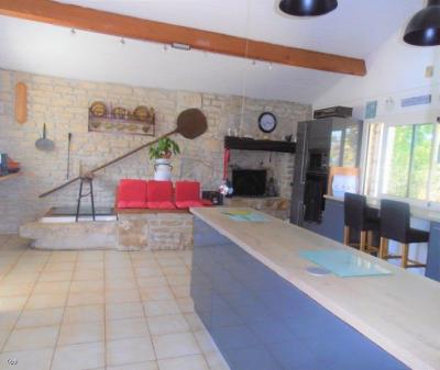 &#8364;350000 - Superb Detached Property With Pool And Gite