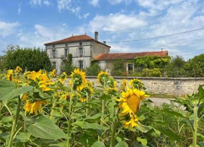 &#8364;444950 - Glorious 19th Century Manor House On Over 2.5 Acres