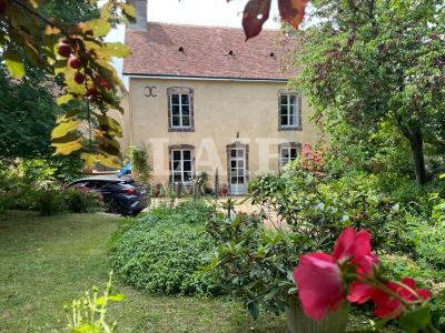 Presbytere Du Xviiieme Siecle Proche Beaumont Sur Sarthe.belles Prestations